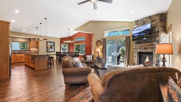 Télévision, cheminée, baby-foot