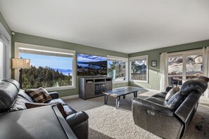 Televisie en een open haard