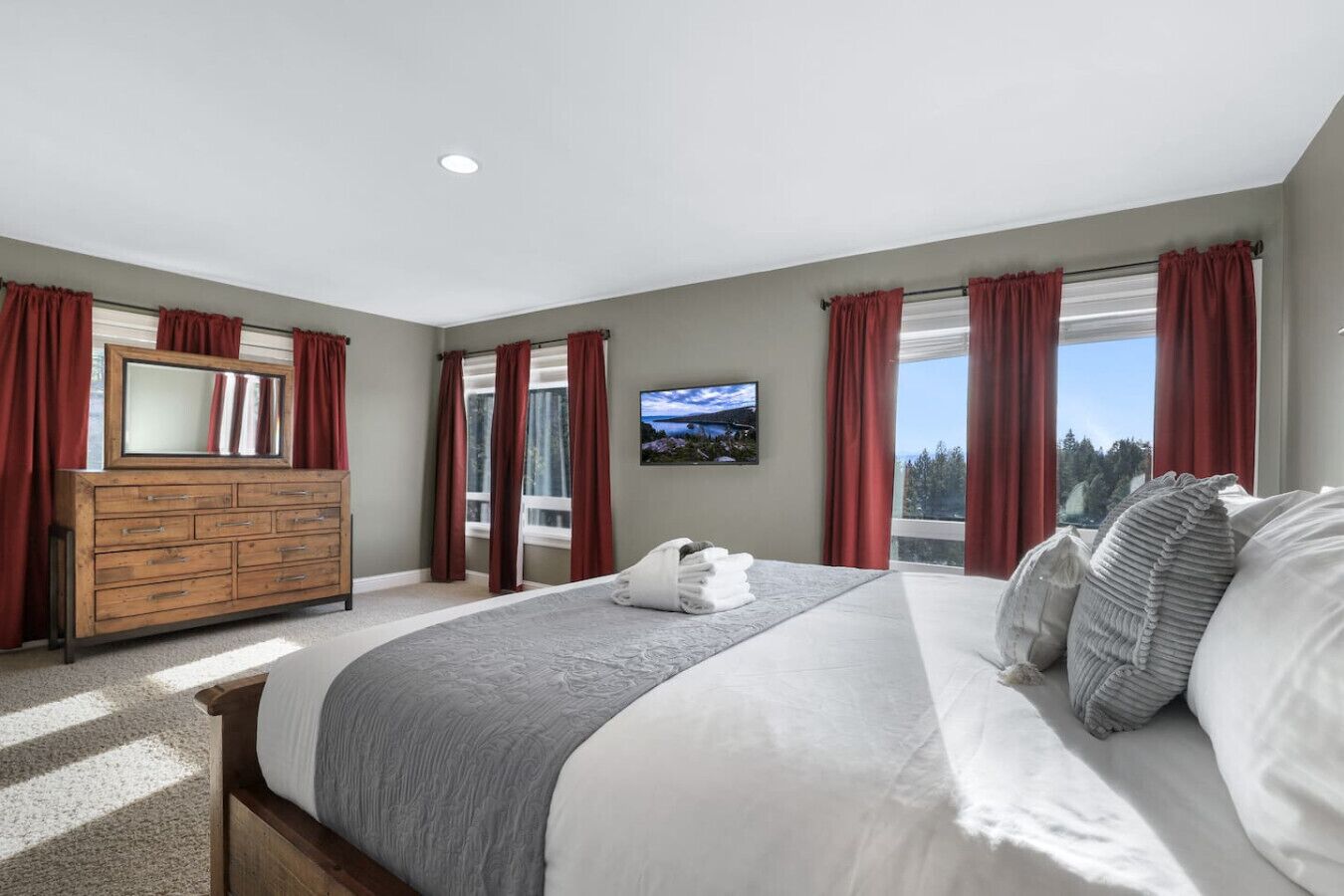 4 chambres, fer et planche à repasser, Wi-Fi, draps fournis