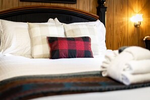 3 habitaciones, escritorio y tabla de planchar con plancha 