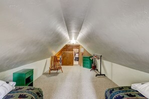 3 chambres, bureau, fer et planche à repasser, lit parapluie