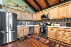 Fridge, microwave, oven, stovetop - Ski-In Heavenly Condo | Cozy 3BR | Sleeps 8 (Stateline)