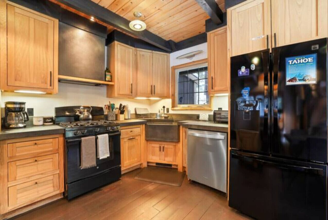 Pet Friendly~3BR Cabin~BBQ~Jacuzzi~Forest Views!