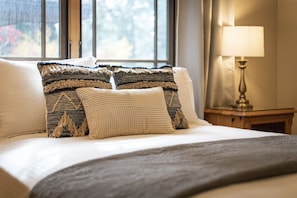5 Schlafzimmer, Schreibtisch, Bügeleisen/Bügelbrett, WLAN