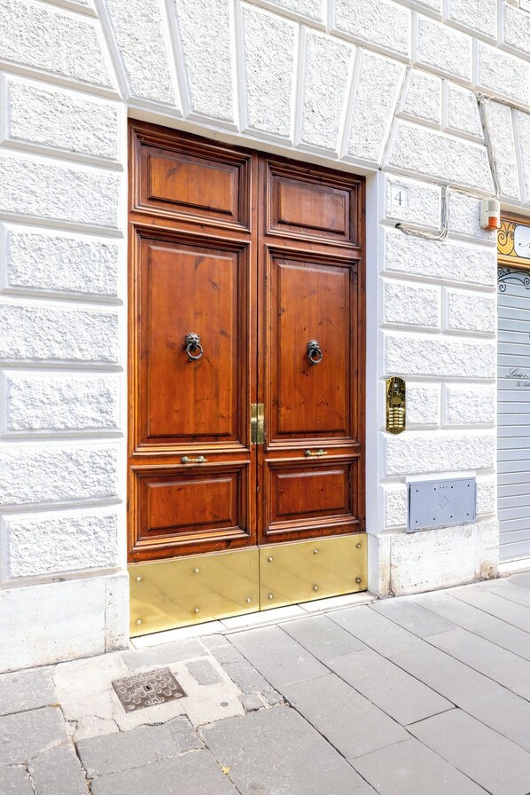 Exterior detail - Angela Luxury Home, Families Premium Apartment (Roma)