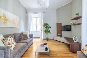 Smart TV - Angela Luxury Home, Families Premium Apartment (Roma)