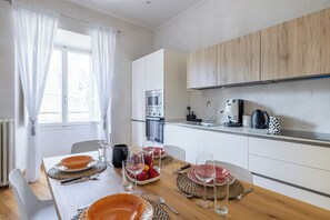 Micro-ondes, four, plaque de cuisson, lave-vaisselle