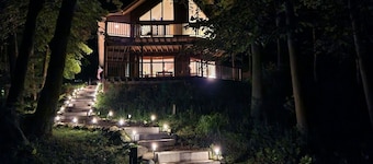 Perfect winter get-away! Spacious Lakefront Getaway 3BR+Loft & cozy Fire Pit.