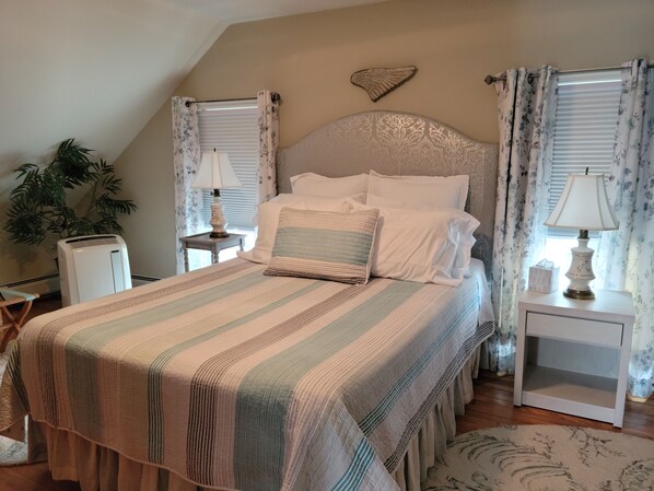 1 bedroom, desk, iron/ironing board, WiFi