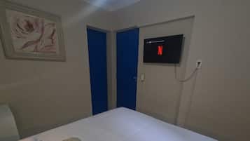 Habitación tradicional - 1 cama matrimonial o 2 individuales, 1 cama Queen size | Escritorio, espacio para trabajar con laptop y wifi gratis