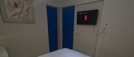 Traditional Double or Twin Room, 1 Queen Bed | Desk, laptop workspace, free WiFi