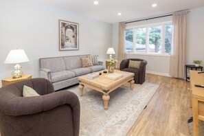 Smart TV, printers - Renovated 5-bedroom house in Minneapolis, Richfield. (Minneapolis)