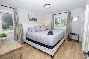 5 bedrooms, desk, iron/ironing board, travel cot
