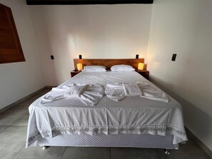 Chambre Standard double | Accès au Wi-Fi (inclus), literie fournie