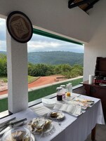 包含每日自助早餐