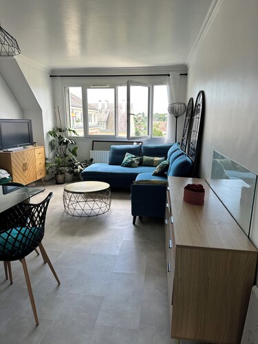 Appartement proche RER, à 40 min du centre de Paris et 5 minutes de la forêt. 