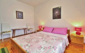 2 多间卧室、免费 WiFi