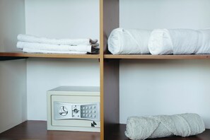 1 bedroom, in-room safe, blackout curtains, iron/ironing board - Stylish Apt el poblado by Hoost APT 608 (Medellín)