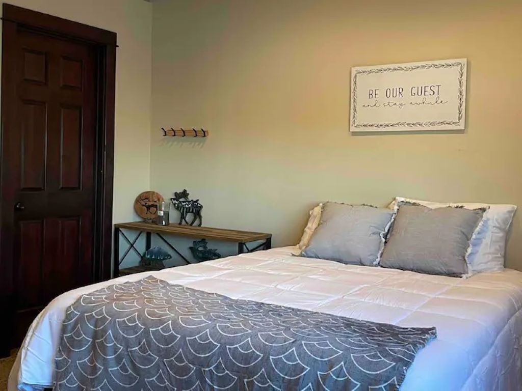 2 bedrooms, desk, free WiFi, bed sheets