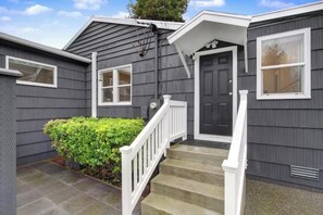 Exterior - Walkable 2BR/2BA Modern Charmer w/BBQ near Park (Seattle)