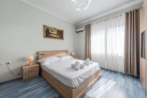 2 chambres, fer et planche à repasser, Wi-Fi gratuit, draps fournis