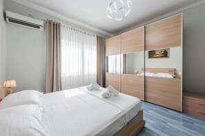 2 bedrooms, iron/ironing board, free WiFi, bed sheets