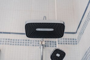 Hårføner og håndklær