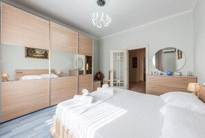 2 عدّة غرف نوم ومكواة/لوح كي وواي فاي مجانًا وملاءات أسرّة