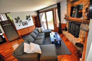 Smart-TV, Kamin, DVD-Player, Tischtennisplatte