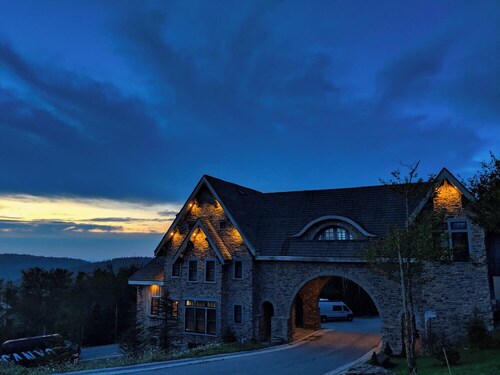 Bear Cub's Den – Relax in Luxury in The Sanctuary on Snowshoe's South Mountain