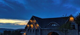 Bear Cub's Den – Relax in Luxury in The Sanctuary on Snowshoe's South Mountain