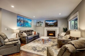 TV, fireplace