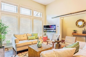 Smart TV y chimenea 