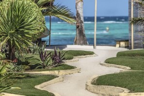 Unclassified image, 5 of 80, button - Levantin Boracay (Boracay Island)