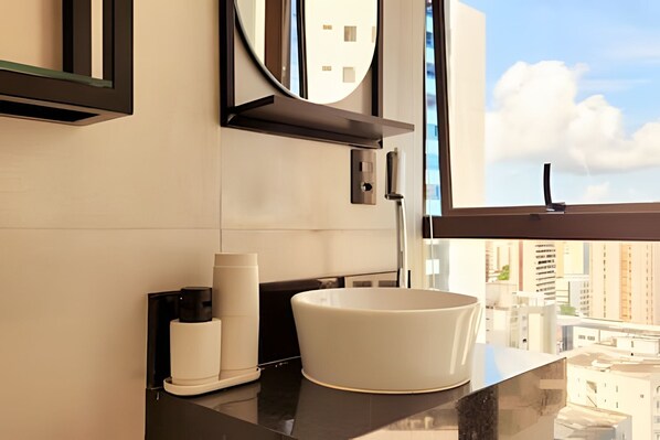 Apartment | Bathroom | Shower, towels, soap - Co house by Apartamentos Jampa (João Pessoa)