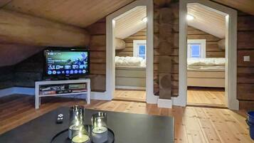 4 bedrooms, travel crib, free WiFi