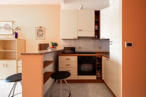 Fridge, microwave, oven, coffee/tea maker