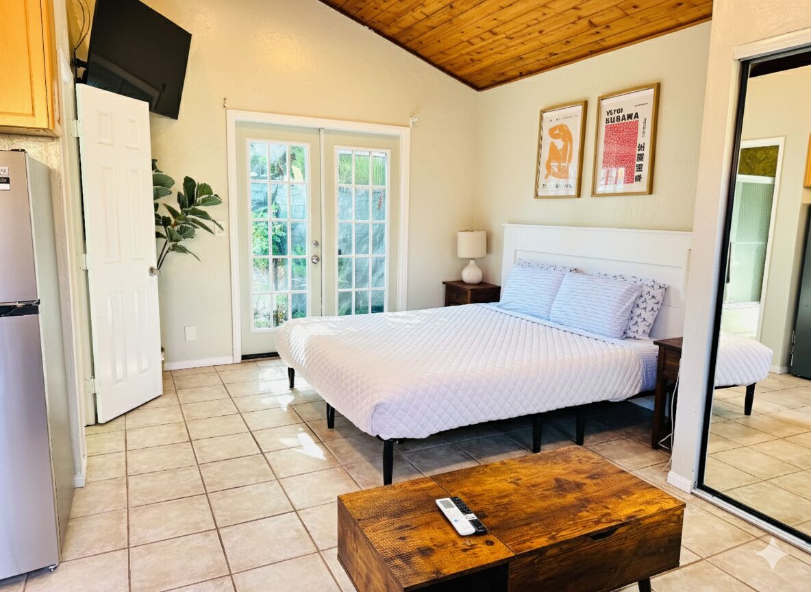 Tabla de planchar con plancha, wifi y ropa de cama 