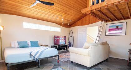 Chic & Spacious Studio by the Beach Prime La Jolla Spot Sleeps 4!