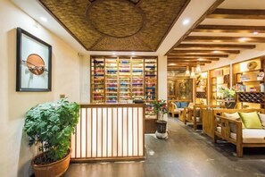 Interior - Yuetu Shishanju, Lijiang Ancient City (Lijiang)