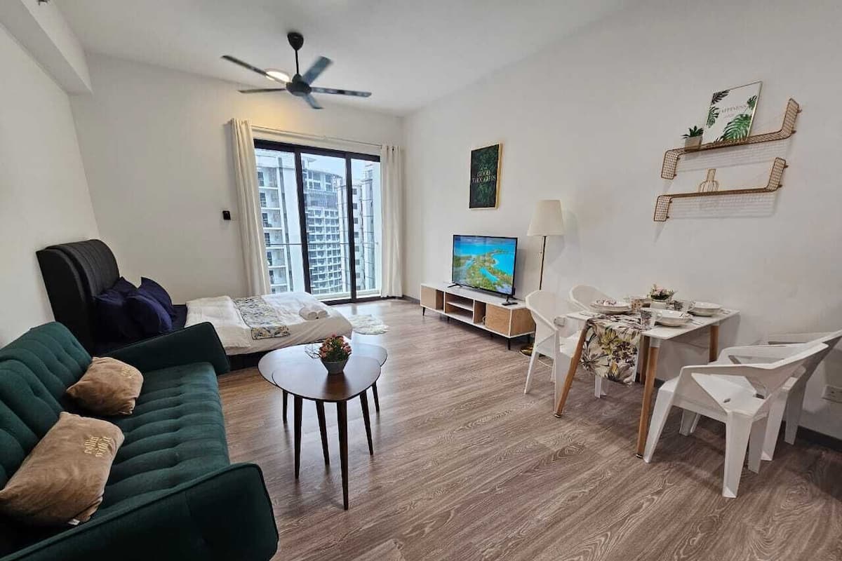 Standaard studio, balkon, uitzicht op de stad | 2 slaapkamers, een bureau, een laptopwerkplek