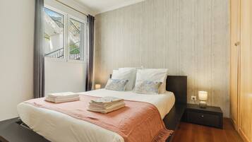 2 habitaciones, tabla de planchar con plancha, wifi y ropa de cama