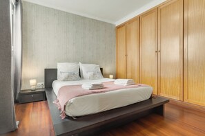 2 多间卧室、熨斗/熨衣板、WiFi、床单