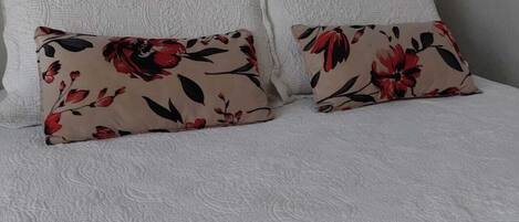 1 間睡房、書桌、熨斗/熨衫板、Wi-Fi