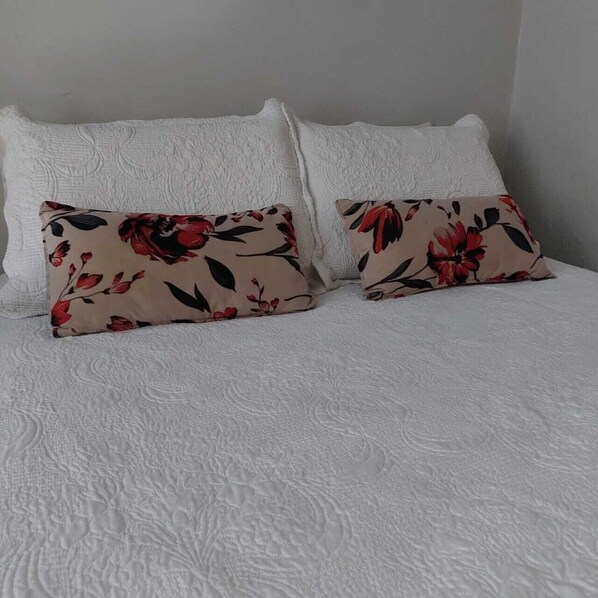 1 soverom, skrivebord, strykejern/-brett og wi-fi