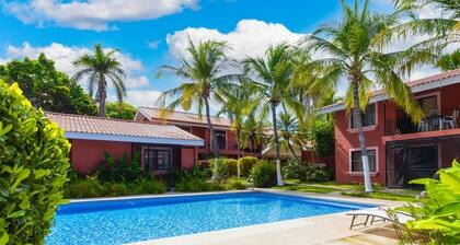 The Tranquil Coco Townhouse: 300 Meters from the Beach!