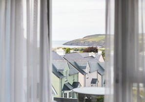 Interior - Fantastic, new build, self catering, family holiday home with sea, town & countryside views. (Newport)