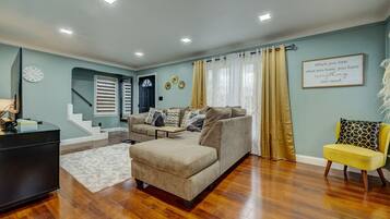 智能电视、壁炉、办公室