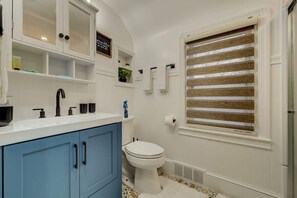 Hårføner og håndklær