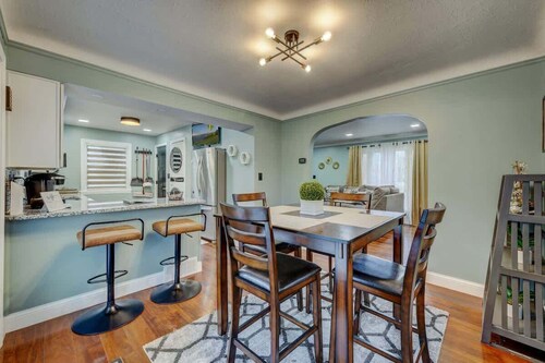 South Euclid Home 10 Minutes to Cleveland Clinic